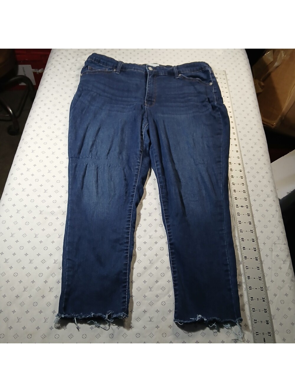 Crown & Ivy Y2K Skinny Crop Jeans Womens 16W Blue Frayed Hem High Rise